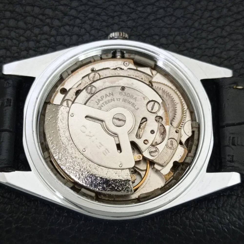 Vintage 1990 Seiko Automatic Mens Silver Watch W/daydate & Red accents